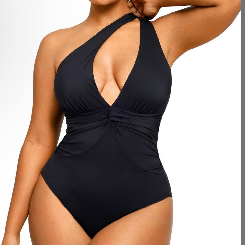 👙👙NWOT BLACK SWIMSUIT
